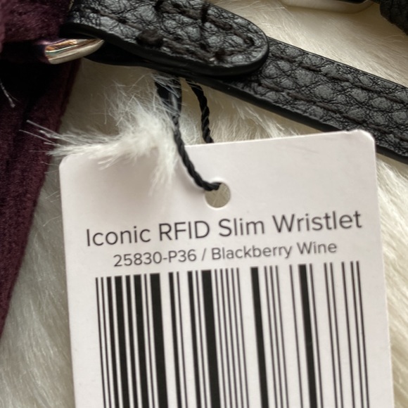 RFID Convertible Wristlet in Recycled Cotton - Picture 4 of 4